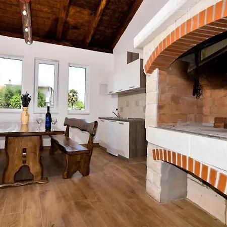 Lovely Home In Privlaka