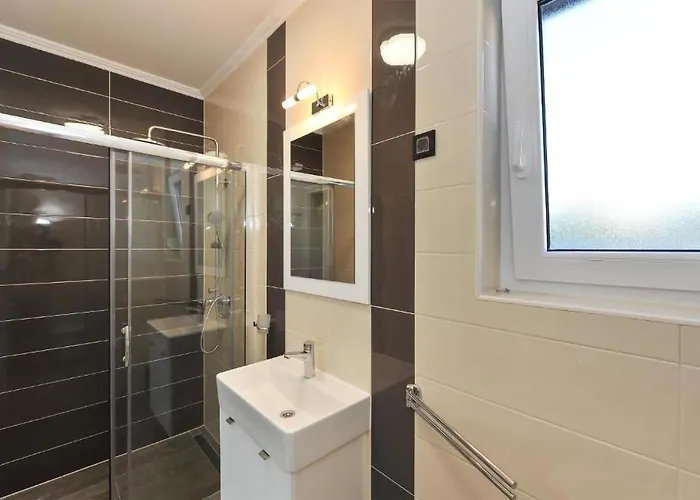 Дом отдыха Awesome Home In Privlaka Привлака