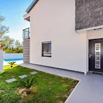 Awesome Home In Privlaka