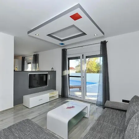 Hébergement de vacances Awesome Home In Privlaka *