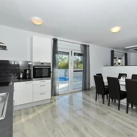 Awesome Home In Privlaka * Privlaka (Zadar)