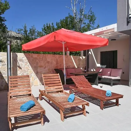 Awesome Home In Privlaka *