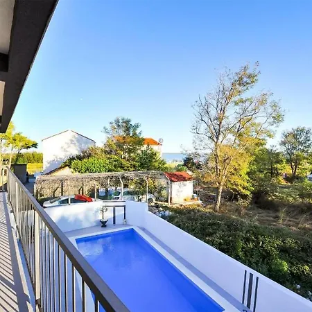 Awesome Home In Privlaka Hébergement de vacances