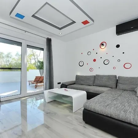 Hébergement de vacances Awesome Home In Privlaka *