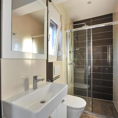 Lovely Home In Privlaka Tatil Evi *