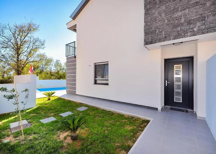 Awesome Home In Privlaka